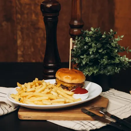 The Resting Place מלון למגו