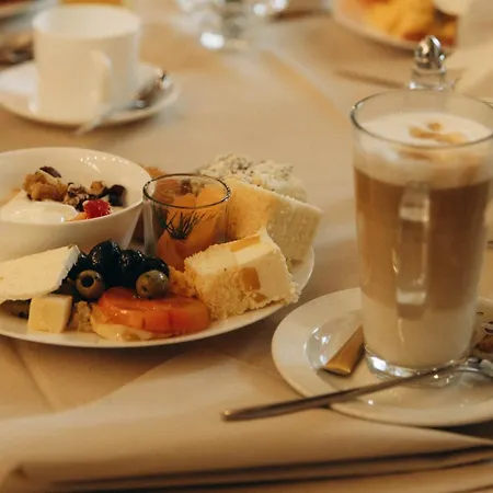 The Resting Place 3* למגו